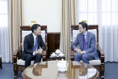 Trợ lý Bộ trưởng Đỗ Hùng Việt tiếp tiến sỹ Anoulak Kittikhoun, Giám đốc điều hành Ban Thư ký Ủy hội sông Mekong quốc tế (MRC). (Nguồn: Baoquocte.vn)