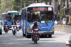 Xe buýt ở Thành phố Hồ Chí Minh. (Ảnh: Hoàng Hải/TTXVN)