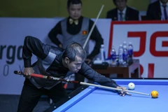 Vận động viên Trần Quyết Chiến (Việt Nam) thi đấu nội dung chung kết carom 3 băng. (Ảnh: Khánh Hòa/TTXVN)