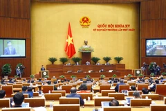 Bộ trưởng Bộ Tư pháp Lê Thành Long trình bày Tờ trình về dự án Luật sửa đổi, bổ sung một số điều của Luật Đầu tư công, Luật Đầu tư theo phương thức đối tác công tư, Luật Đầu tư, Luật Đấu thầu, Luật Điện lực, Luật Doanh nghiệp, Luật Thuế tiêu thụ đặc biệt 