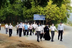 Khách về nguồn thăm quan Khu di tích quốc gia đặc biệt Tân Trào. (Ảnh: TTXVN phát)