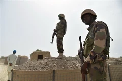 Binh sỹ Niger gác tại một căn cứ quân sự. (Ảnh: AFP/TTXVN)