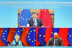 Chủ tịch Trung Quốc Tập Cận Bình, Chủ tịch Ủy ban châu Âu Ursula von der Leyen và Chủ tịch Hội đồng châu Âu Charles Michel tại Hội nghị các nhà lãnh đạo Trung Quốc-EU lần thứ 23 diễn ra trực tuyến, ngày 1/4/2022. (Ảnh: THX/TTXVN)