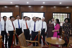 Chủ tịch nước Nguyễn Xuân Phúc tham quan Khu lưu niệm Chủ tịch Hội đồng Nhà nước Võ Chí Công, thôn Khương Mỹ, xã Tam Xuân 1, huyện Núi Thành. (Ảnh: Thống Nhất/TTXVN)