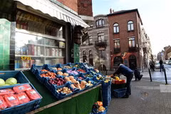Thực phẩm được bày bán tại Brussels, Bỉ. (Ảnh: AFP/TTXVN)