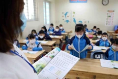 Học sinh đi học trực tiếp sau thời gian dài học trực tuyến để phòng, chống dịch. (Nguồn: TTXVN)