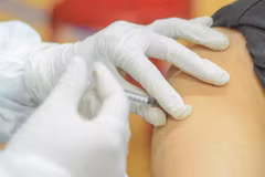 Tiêm vaccine ngừa COVID-19. (Nguồn: TTXVN)