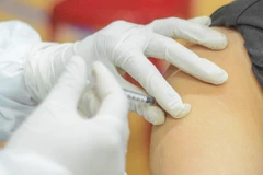Tiêm vaccine ngừa COVID-19. (Nguồn: TTXVN)