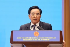 Thủ tướng Lào Phankham Viphavanh phát biểu tại buổi gặp gỡ doanh nghiệp hai nước. (Ảnh: Dương Giang/TTXVN)