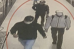 Ba nghi phạm trong vụ việc được camera ghi lại. 
