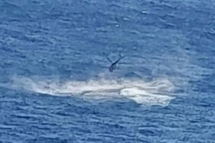 Trực thăng rơi ở ngoài khơi đảo Samos. (Nguồn: Ekathimerini.com)