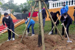 Ông Võ Văn Thưởng tham gia Tết trồng cây 'Đời đời nhớ ơn Bác Hồ' Xuân Nhâm Dần 2022 tại Khu Di tích lịch sử thanh niên Việt Nam (xã Yên Lãng, huyện Đại Từ, tỉnh Thái Nguyên). (Ảnh: Thu Hằng/TTXVN)