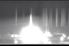 Nhà máy điện hạt nhân Zaporizhzhia ở thành phố Enerhodar, Ukraine bị trúng pháo kích, ngày 4/3/2022. (Ảnh: AFP/TTXVN)