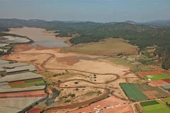 Thượng nguồn hồ Đan Kia (huyện Lạc Dương, Lâm Đồng) nhìn từ trên cao. (Ảnh: TTXVN phát)