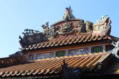 Biểu tượng hổ phù trên mái điện ở Lăng vua Đồng Khánh. (Ảnh: Đỗ Trưởng/TTXVN)