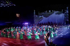 Chương trình văn nghệ đặc sắc chào mừng lễ khai mạc. (Ảnh: Quý Trung/TTXVN)