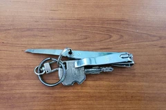 Vật nhọn mà đối tượng cầm trên tay định hành hung bác sỹ. (Nguồn: PLO)