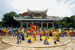 Hàng chục nghìn người dự khai hội Vía Bà Chúa Xứ núi Sam ở An Giang