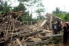 Nhiều nhà cửa bị sập đổ do động đất. (Ảnh: daylife) 