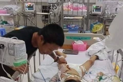 Cháu L.Đ.P.C vẫn đang trong tình trạng nguy kịch. (Nguồn: BEAT Bình Phước)