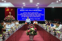 Đồng chí Phan Đình Trạc, Bí thư Trung ương Đảng, Trưởng ban Nội chính Trung ương phát biểu tại buổi làm việc với Ban Thường vụ Tỉnh ủy Sơn La. (Ảnh: Nguyễn Cường/TTXVN)