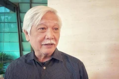 Đại biểu Dương Trung Quốc bên lề Quốc hội sáng nay, ngày 22/10. (Ảnh: Xuân Mai/Vietnam+)