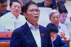 Bộ trưởng Trần Tuấn Anh trong buổi thảo luận ở Hội trường Quốc hội chiều nay, ngày 4/11. (Ảnh: Xuân Mai/Vietnam+)