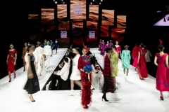 [Photo] 'Những đóa hoa đang nở': Bộ sưu tập phá cách đầy lãng mạn