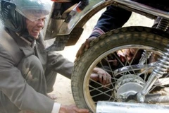 Người dân Tà Mít ai cũng muốn có xe dù phải mua với giá cao gấp 2-3 lần. (Ảnh: Nguồn Internet)