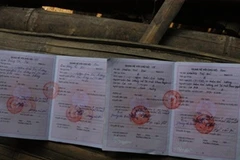 Thời điểm hiện tại, trong những quyển sổ của tộc người này vẫn ghi là La Ha và Khơ Mú (Ảnh: Chí Bách/Vietnam+)