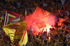 Bộ phận anh ninh và ban tổ chức trận đấu Hà Nội FC với Nam Định FC tối 11/9 không làm tốt nhiệm vụ dẫn tới tình trạng pháo sáng liên tục nổ ra trên khán đài. 
