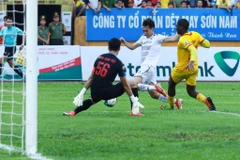 Hoàng Anh Gia Lai bỏ lỡ nhiều cơ hội ghi bàn ở những phút cuối trận gặp Nam Định. (Ảnh: Nguyên An/Vietnam+)