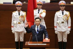 Chủ tịch Quốc hội Vương Đình Huệ tuyên thệ. (Ảnh: Dương Giang-TTXVN)