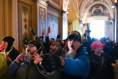 Video một phụ nữ bị bắn chết bên trong tòa nhà Quốc hội Mỹ