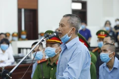 Bị cáo Lê Đình Công khai báo trước Hội đồng xét xử. (Ảnh: Doãn Tấn/TTXVN)