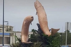 Bức tượng với tạo hình nhạy cảm. (Nguồn: Facebook)