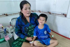 Bệnh nhi hồi phục sức khỏe sau hơn 20 ngày điều trị. (Ảnh: Ánh Tuyết/TTXVN)