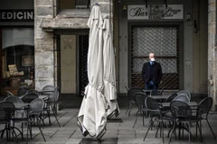 Một quán bar đóng cửa do dịch COVID-19 tại Turin, Italy ngày 16/3/2020. (Ảnh: AFP/TTXVN)