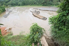 Công trình xử lý bùn thải quặng đuôi không còn khả năng xử lý, lắng đọng bùn đất, dẫn tới nước thải chảy thẳng ra môi trường. (Nguồn: baotainguyenmoitruong.vn)