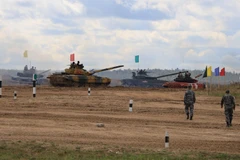 Với thành tích 103 phút 78 giây, sau 3 lượt đấu vòng loại, Đội tuyển xe tăng Việt Nam được vào thi đấu bán kết cuộc thi Xe tăng hành tiến. (Ảnh: Trần Hiếu/TTXVN)