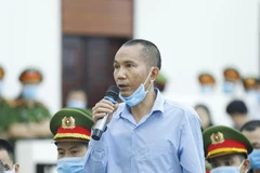 Bị cáo Lê Đình Chức nói lời sau cùng trước khi tòa tuyên án. (Ảnh: TTXVN)