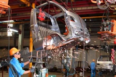 So sánh biểu thuế tiêu thụ đặc biệt của các dòng xe ôtô trước và sau 1/7/2016. (Đồ họa: Doãn Đức/Vietnam+)