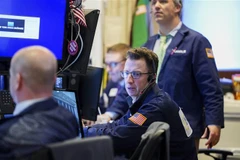 Giao dịch viên tại Sàn giao dịch chứng khoán New York, Mỹ. (Ảnh: THX/TTXVN)