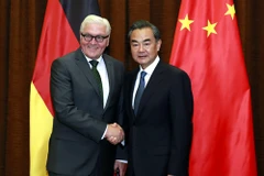 Tổng thống Đức Frank-Walter Steinmeier và Ngoại trưởng Trung Quốc Vương Nghị. (Nguồn: china-embassy.org)