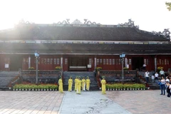 Khách du lịch tham quan Đại Nội Huế. (Ảnh: Đỗ Trưởng/TTXVN)