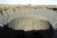 Miệng hố khổng lồ ở Siberia. (Nguồn: Getty)