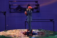 Thủ tướng Nhật Bản Shinzo Abe hóa thân nhân vật Super Mario nhận cờ đăng cai Olympic 2020