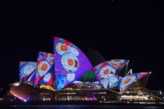 Nhà hát Opera Sydney lung linh sắc màu trong lễ hội. (Nguồn: THX/TTXVN)