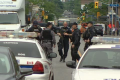 Cảnh sát phong tỏa bên ngoài trường đại học Toronto. (Nguồn: CBC)
