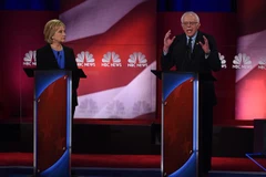 Cựu Ngoại trưởng Hillary Clinton và Thượng nghị s​ỹ bang Vermont Bernie Sander. (Nguồn: Getty) 